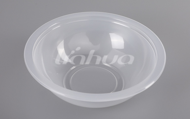 In che modo lo spessore della plastica nei bicchieri di plastica trasparente influisce sulle loro prestazioni in termini di robustezza e isolamento?